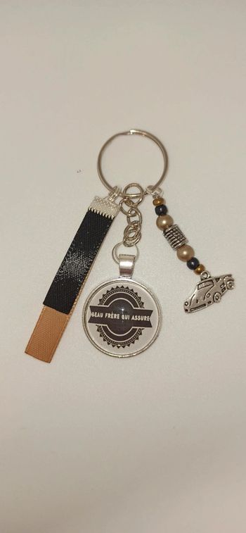 Cadeau beau frère, porte clé message " beau frère qui assure "