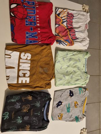 Lot tee-shirts et pantalon