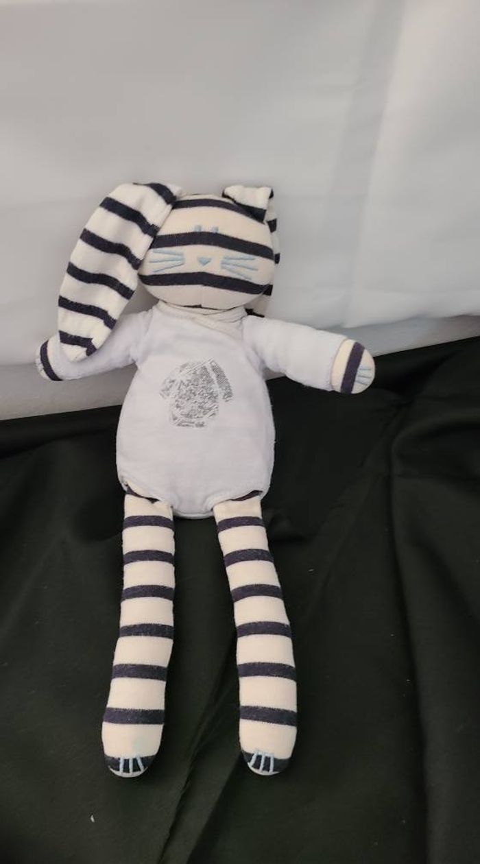 Doudou tissu Lapin Rayures T shirt bleu - PETIT BATEAU - H 25 cm - photo numéro 5