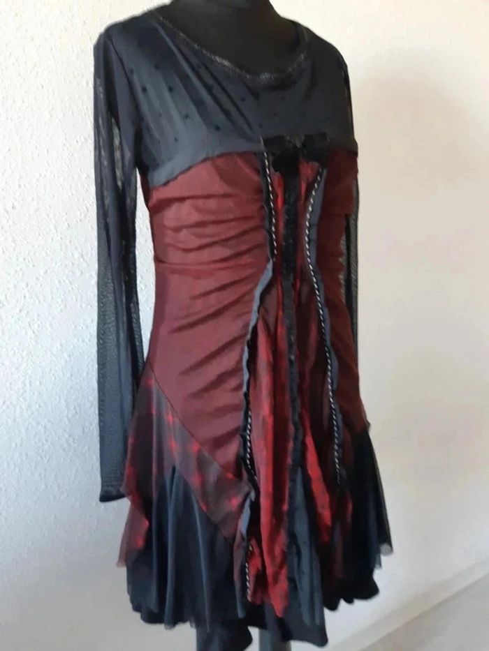 Magnifique robe LMV rouge et noire taille 40 - photo numéro 2