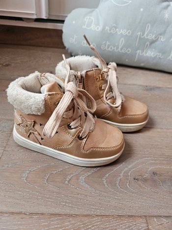 Chaussures montantes T.23