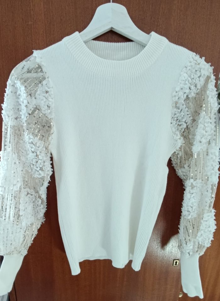 Pull femme manches sequins et fleurs - photo numéro 2
