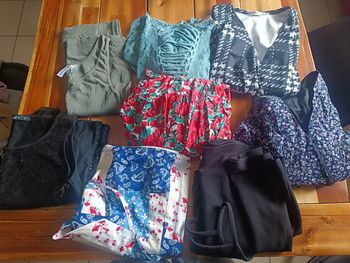 Lot 7 robes et 1 robe de plage neuve