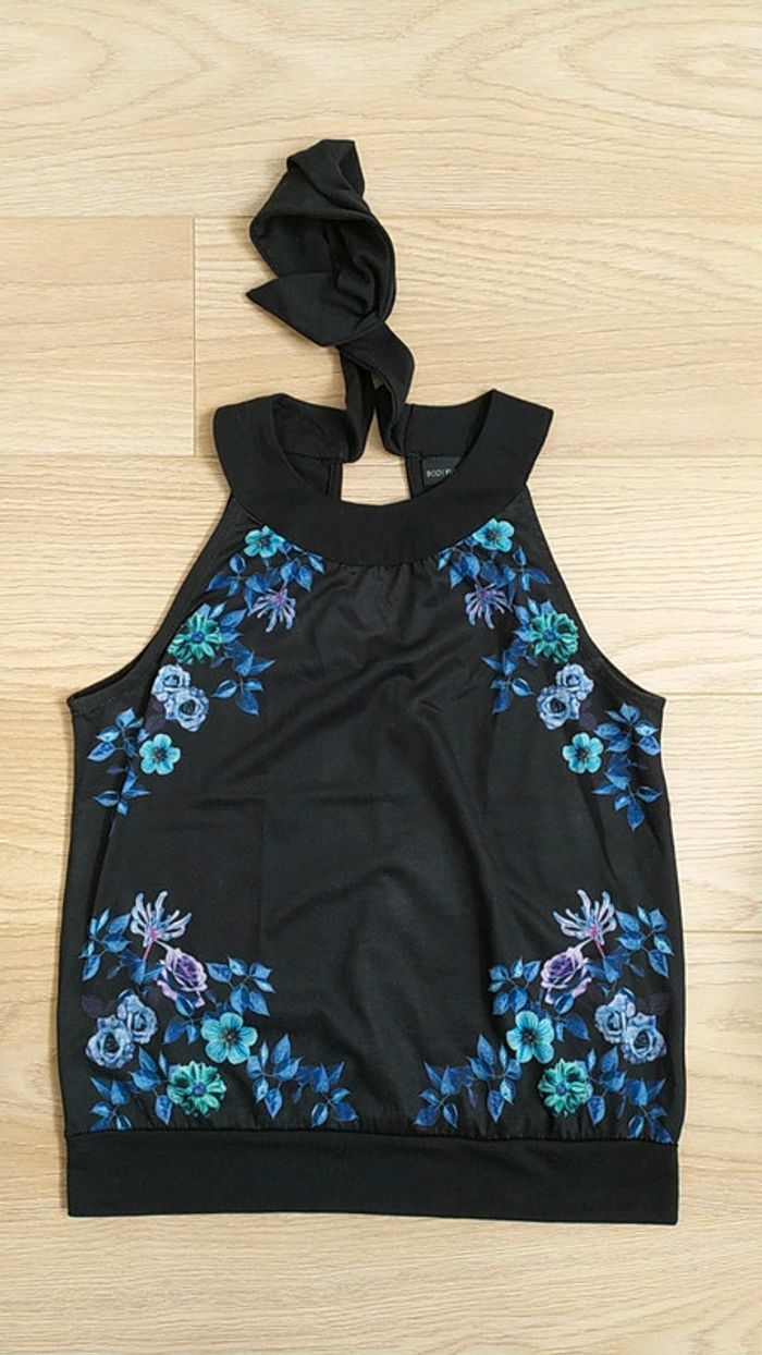 Top noir fleurs gothique été 36