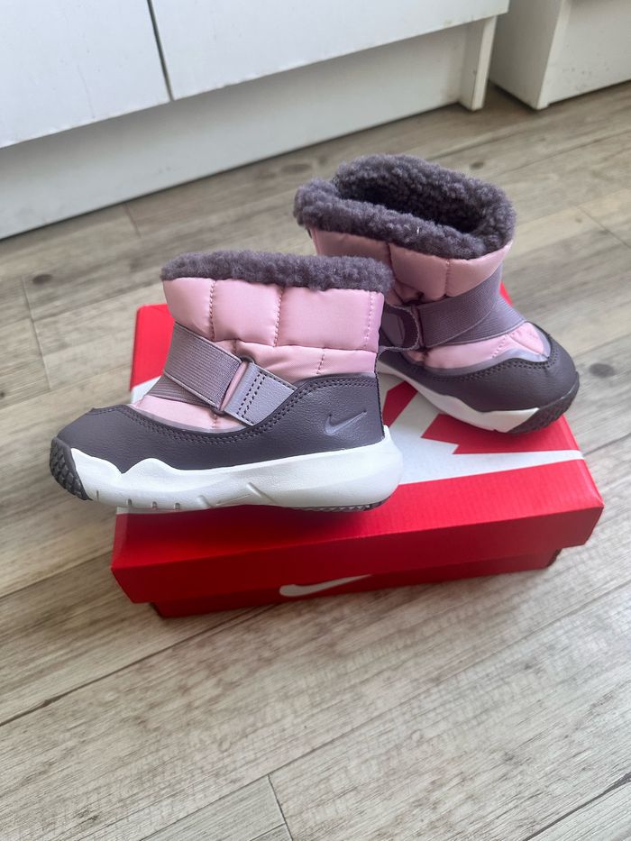 Bottines boots fourrée Nike rose taille 25 neuf - photo numéro 4