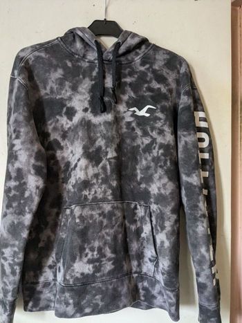 Sweat gris,noir camouflage Hollister. Taille M