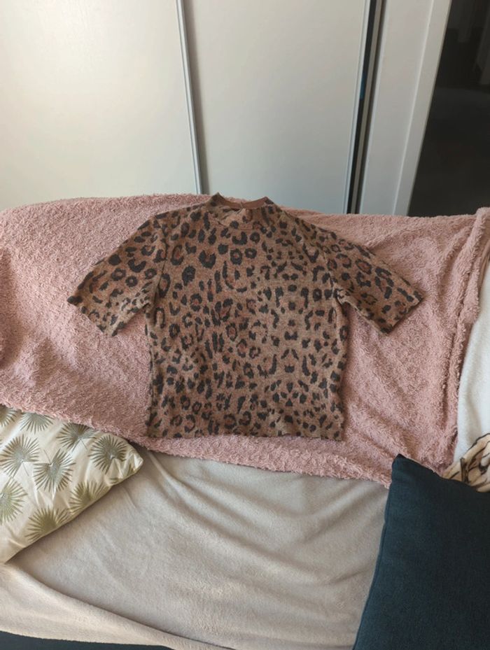 Haut léopard bershka manches courtes avec col