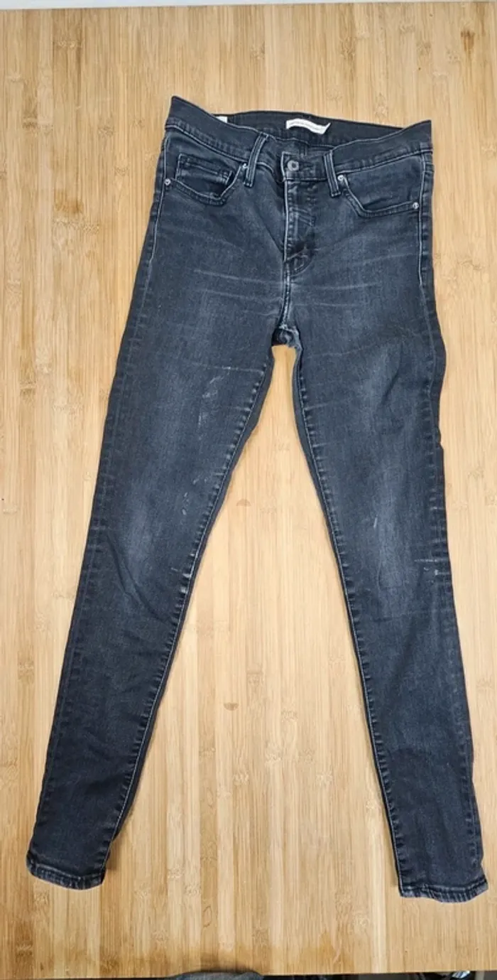 Levi's + patchs offerts 310. T:34/36 W30 L32 - photo numéro 3