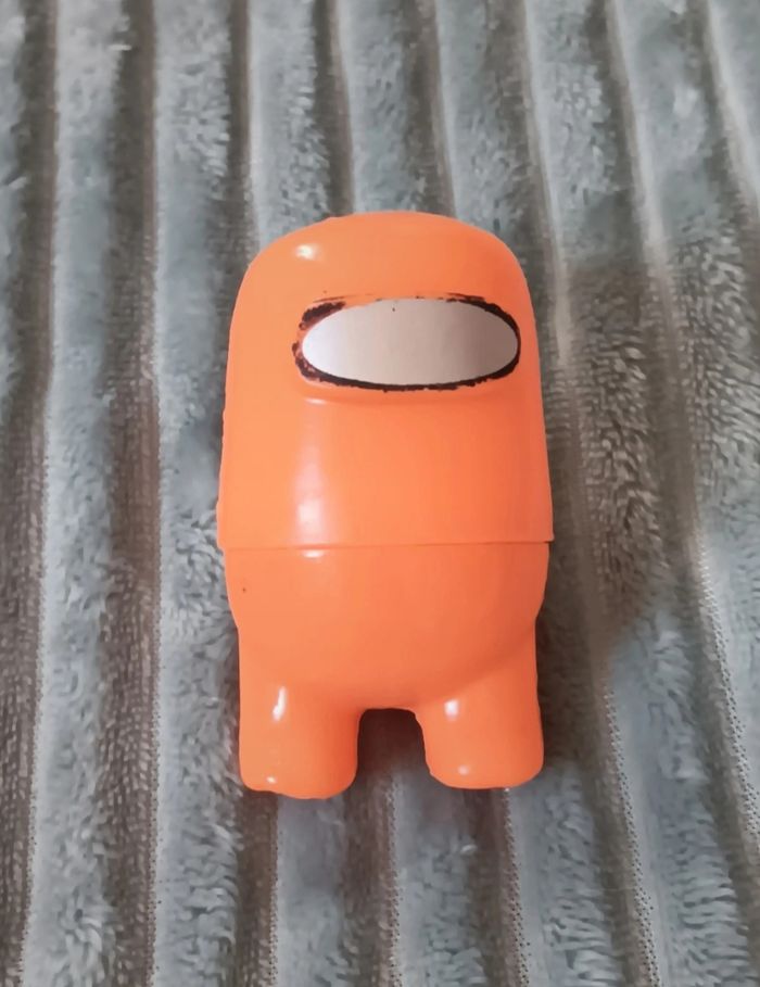 Figurine among us orange