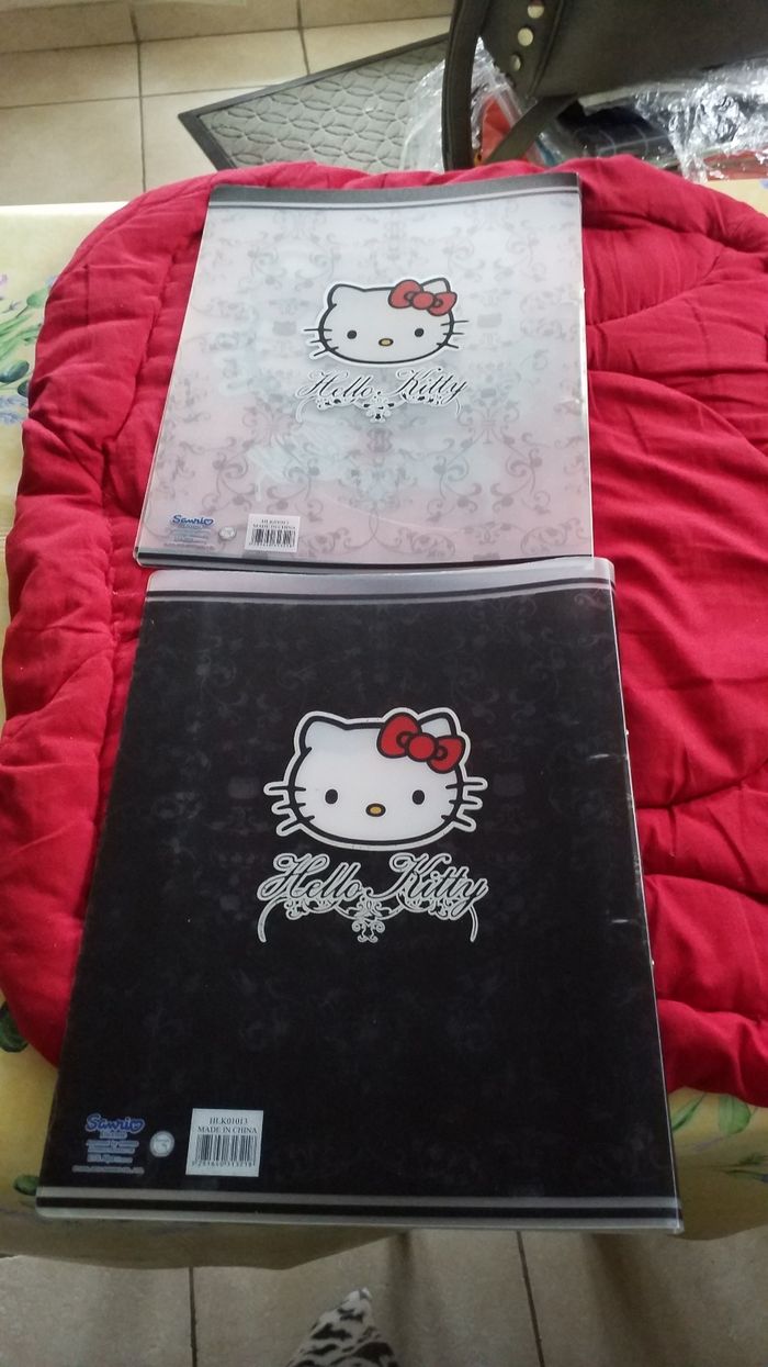 Lot de 2 classeurs hello Kitty bon état - photo numéro 2