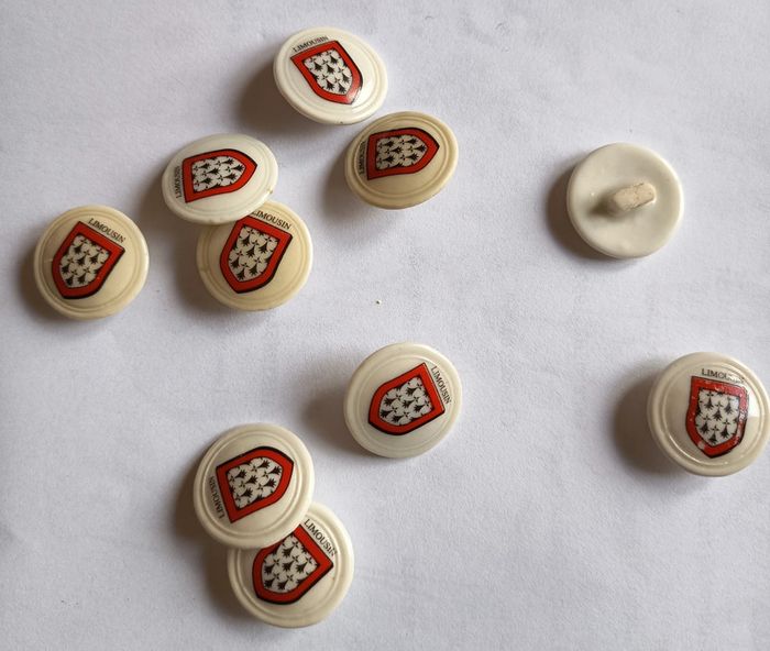 Lot de 10 boutons en porcelaine blason du "Limousin" - photo numéro 3