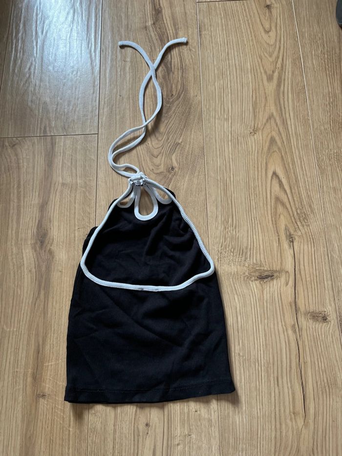 top dos nu avec détail fleur - photo numéro 2