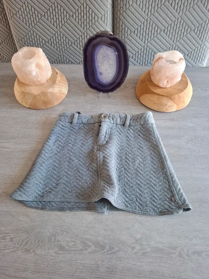 Jupe courte grise taille 8 ans obaibi