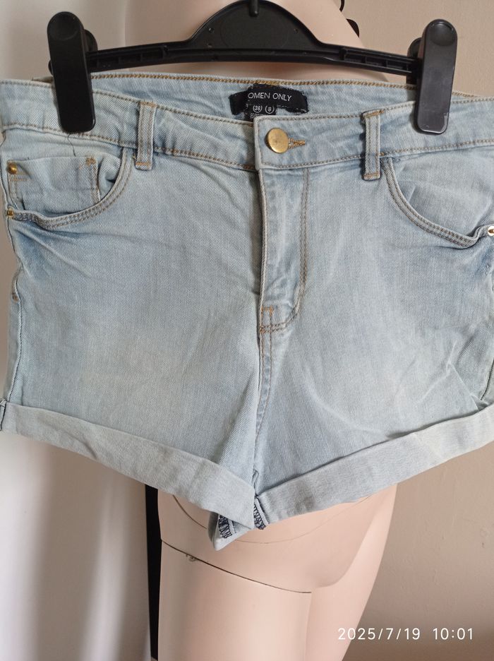 Short de chez Women Only taille 36 ref 281 P8