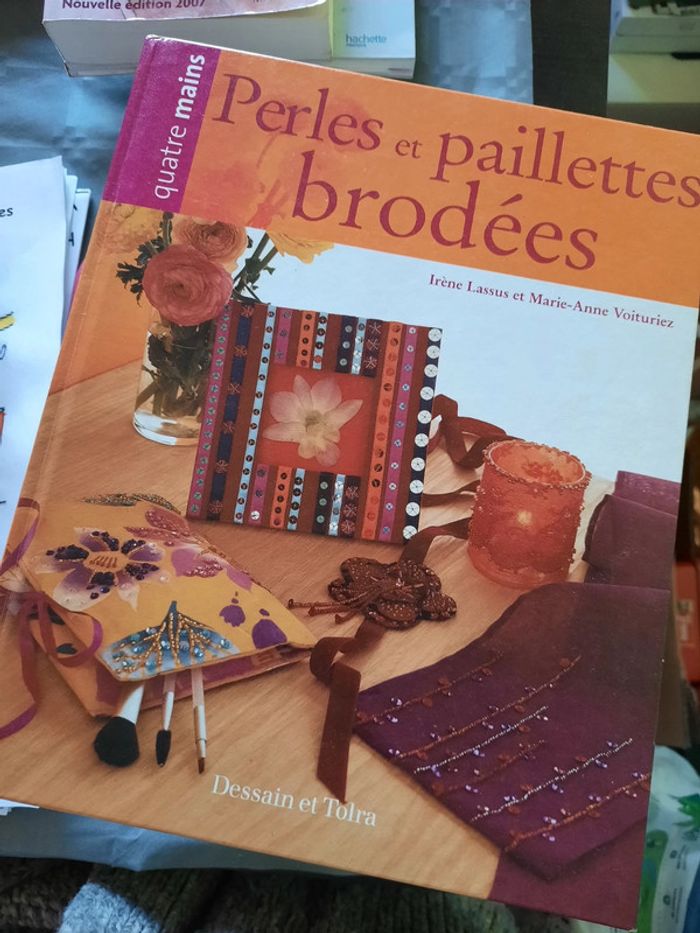 Livre "Perles et paillettes brodées"