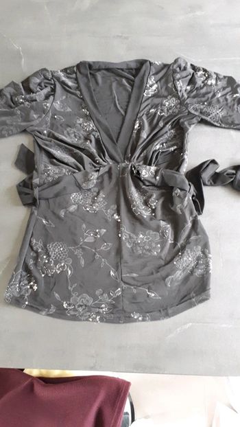 Haut noir pailleté