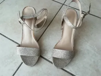 Chaussures - Escarpins Sandales à Talons De Fêtes New Look Taille 37,5 (Petit 38).