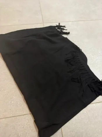 Echarpe noire, neuve sans étiquette, 70x200cm