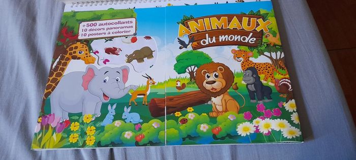 Grand livre activités les animaux de monde