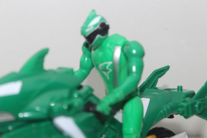 Figurine + Véhicule Shark Cycle - Power Rangers 2008 - photo numéro 2