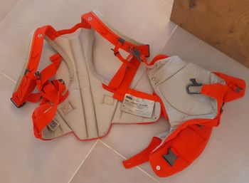 PORTE BÉBÉ STOKKE  ROUGE évolutif