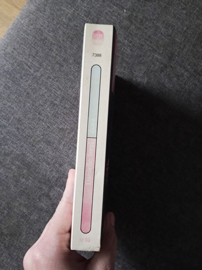 Livre (121) 📚 Zoya - photo numéro 3