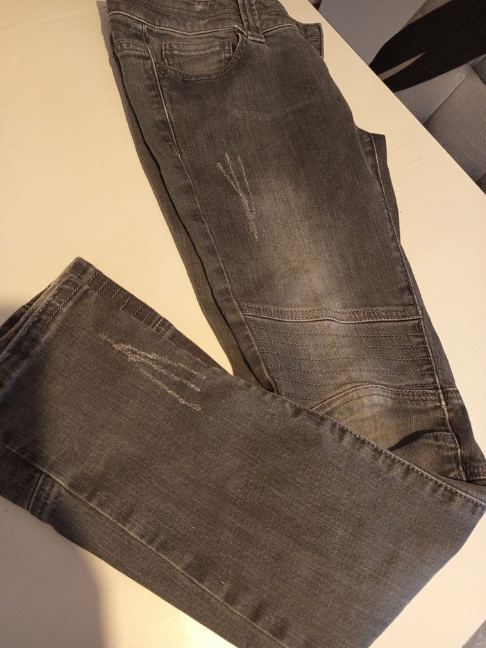 Jean gris fille – effet usé, confortable et stylé - photo numéro 2