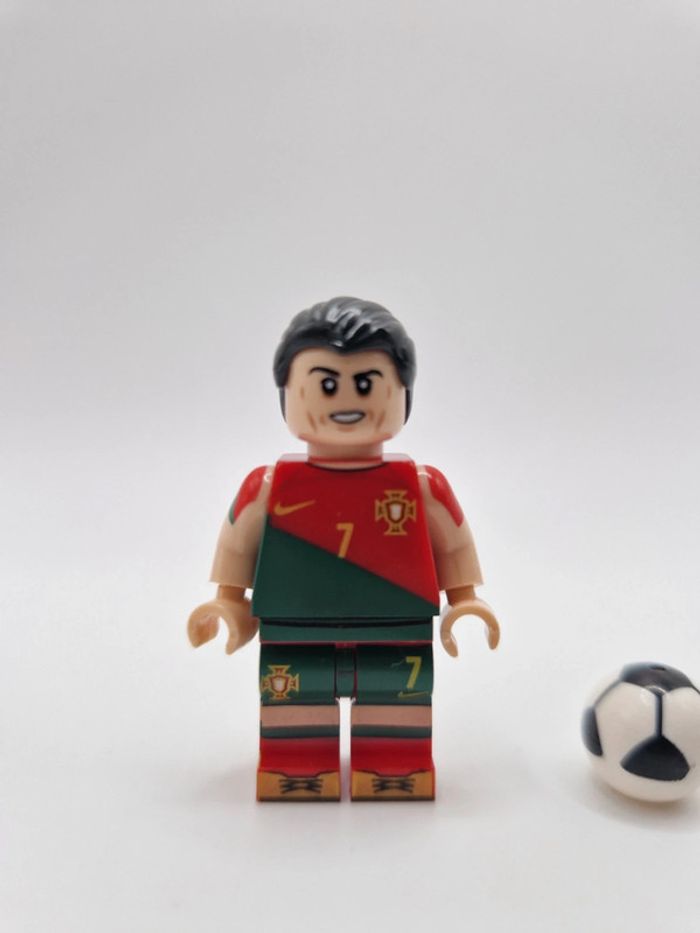 Figurine type lego Joueur de Football CR7 Portugal - photo numéro 2