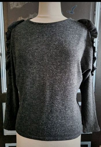 Pull à épaules ouvertes (effet bouloches) taille XS