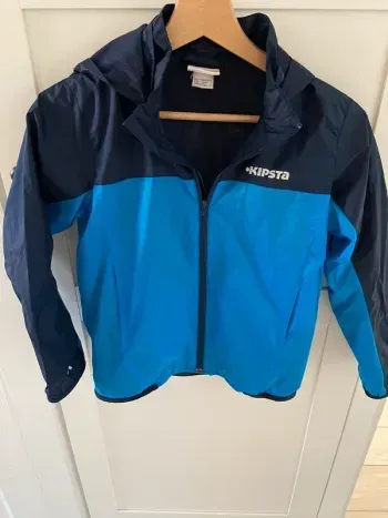 Kway Kipsta très bon état 8 ans