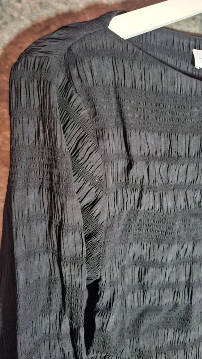 Blouse noire fripée - photo numéro 4
