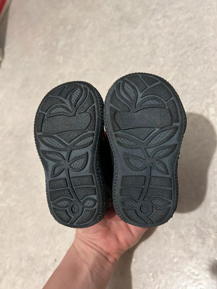Chaussures enfant T 19 - photo numéro 3