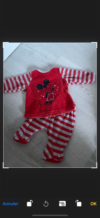 Pyjama mickey + autres pijamas  dont 3 offert