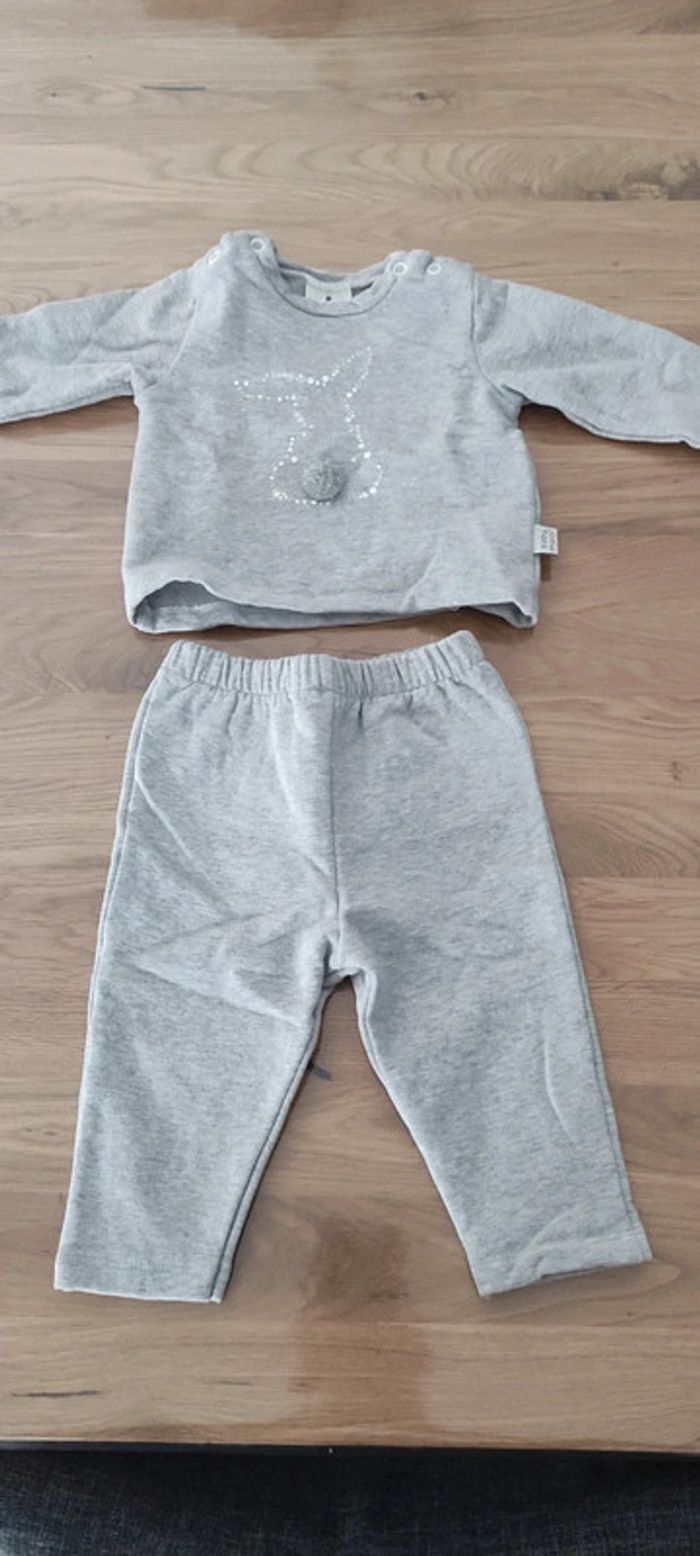 Ensemble jogging gris à pompon bébé fille Maiorista 3 mois
