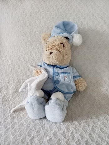Peluche doudou Winnie l'ourson Pyjama bleu Disney Store 