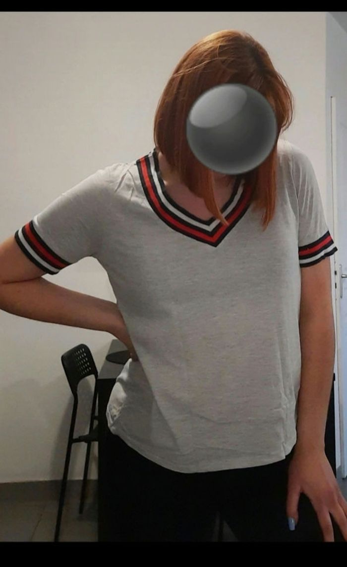 T-shirt col V
