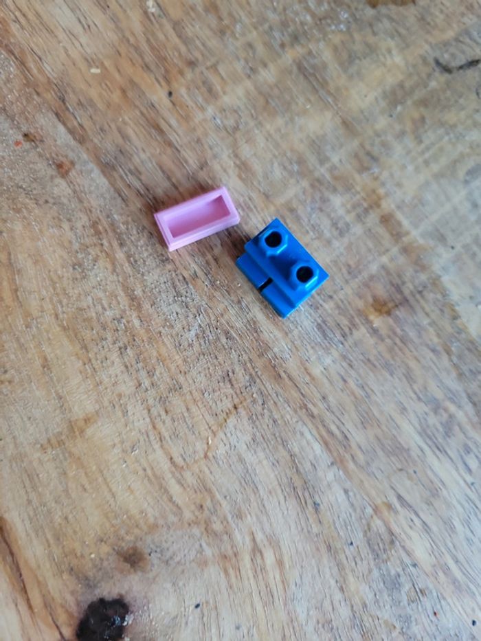 Lot lego pieds personnage et brique lecteur de musique - photo numéro 2