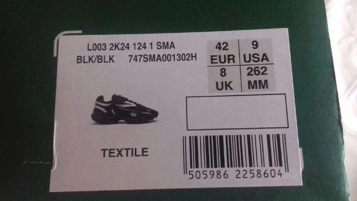 Basket Lacoste textile noir et blanche taille 42 - photo numéro 7