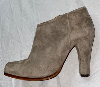 boots en daim Apologie beige-gris taille 37 valeur 200 euros