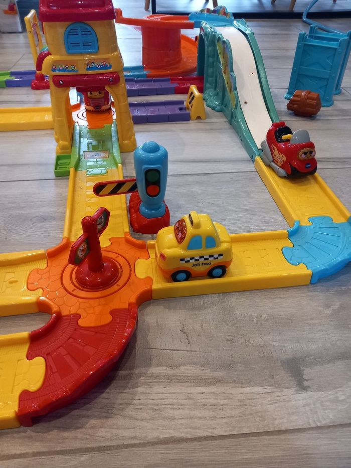 Circuit Tut Tut Bolide + 5 véhicules - photo numéro 5