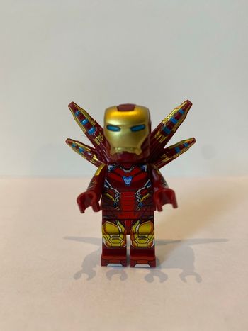 Figurine type lego Ironman. Marvel