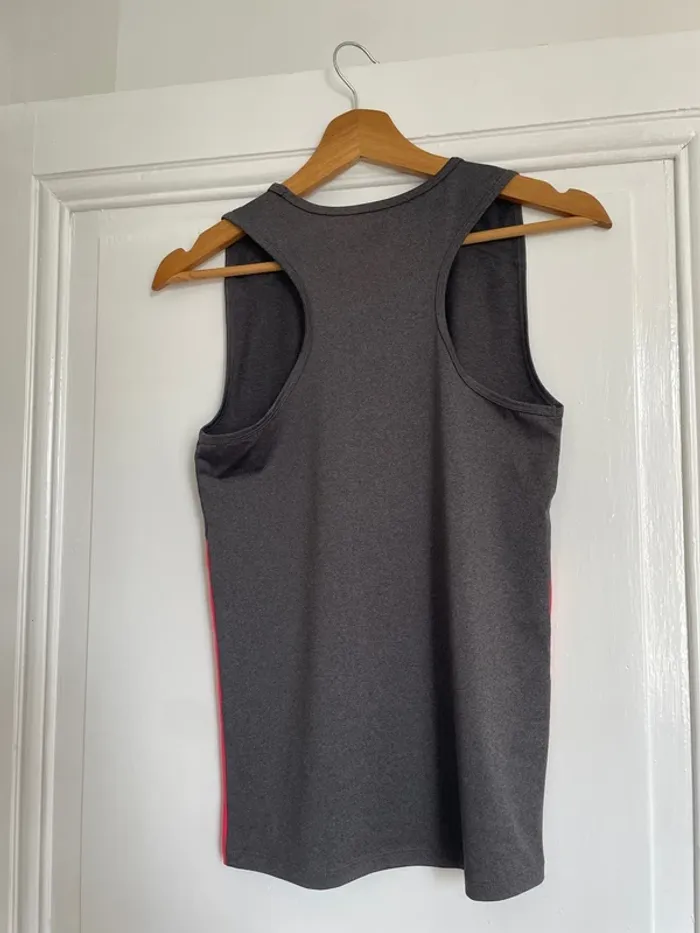 Joli débardeur de sport taille S/M - photo numéro 6
