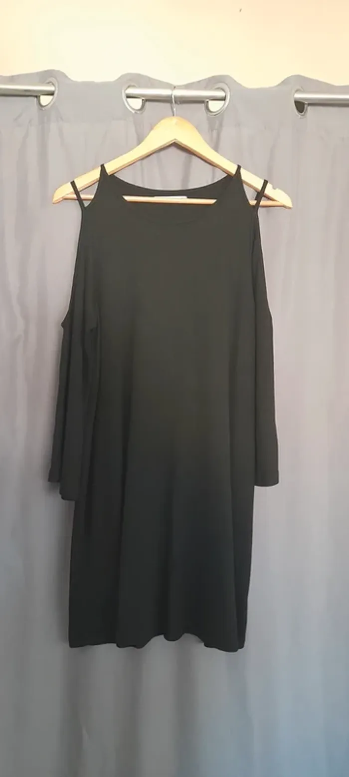 Robe hiver ouverte aux épaules - photo numéro 3