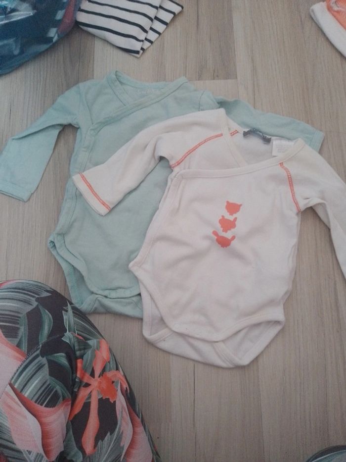Lot de 2 bodies taille naissance