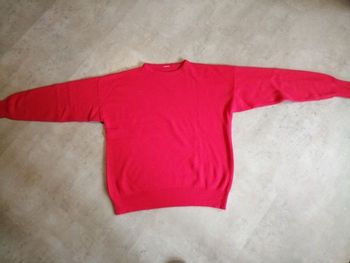 Pull rouge col rond