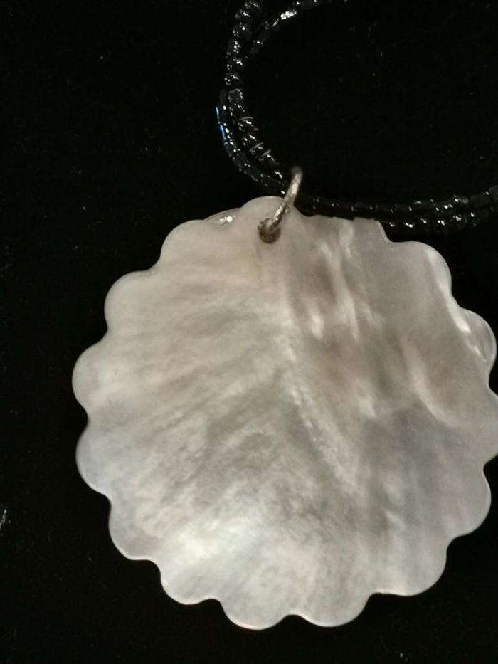 Collier. Nacré. Perles noires. - photo numéro 5