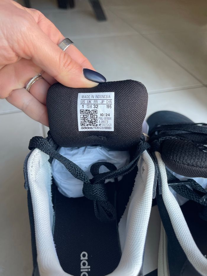 Baskets adidas neuve 32 - photo numéro 8