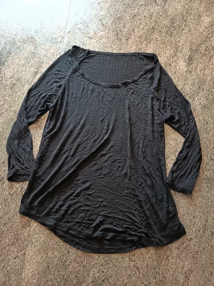 Lot de 2 T-shirts identiques taille 38 sans marque - photo numéro 2