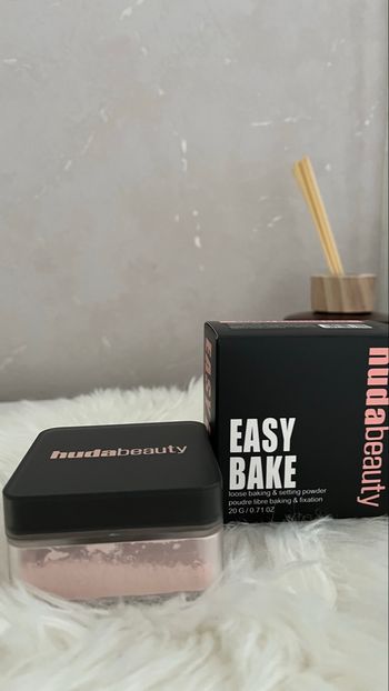 Poudre Huda Beauty - cherry blossom cake 