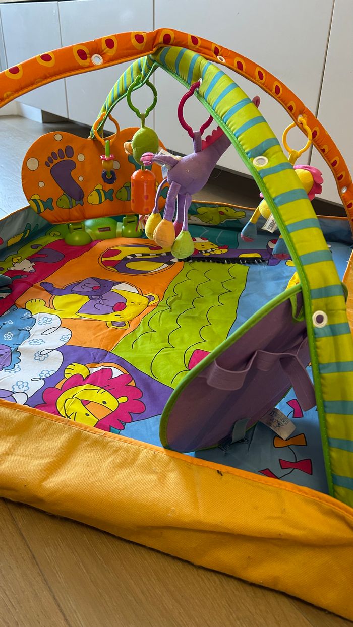 Tapis d'éveil bébé Gymini Kick et Play de Tiny Love - photo numéro 5